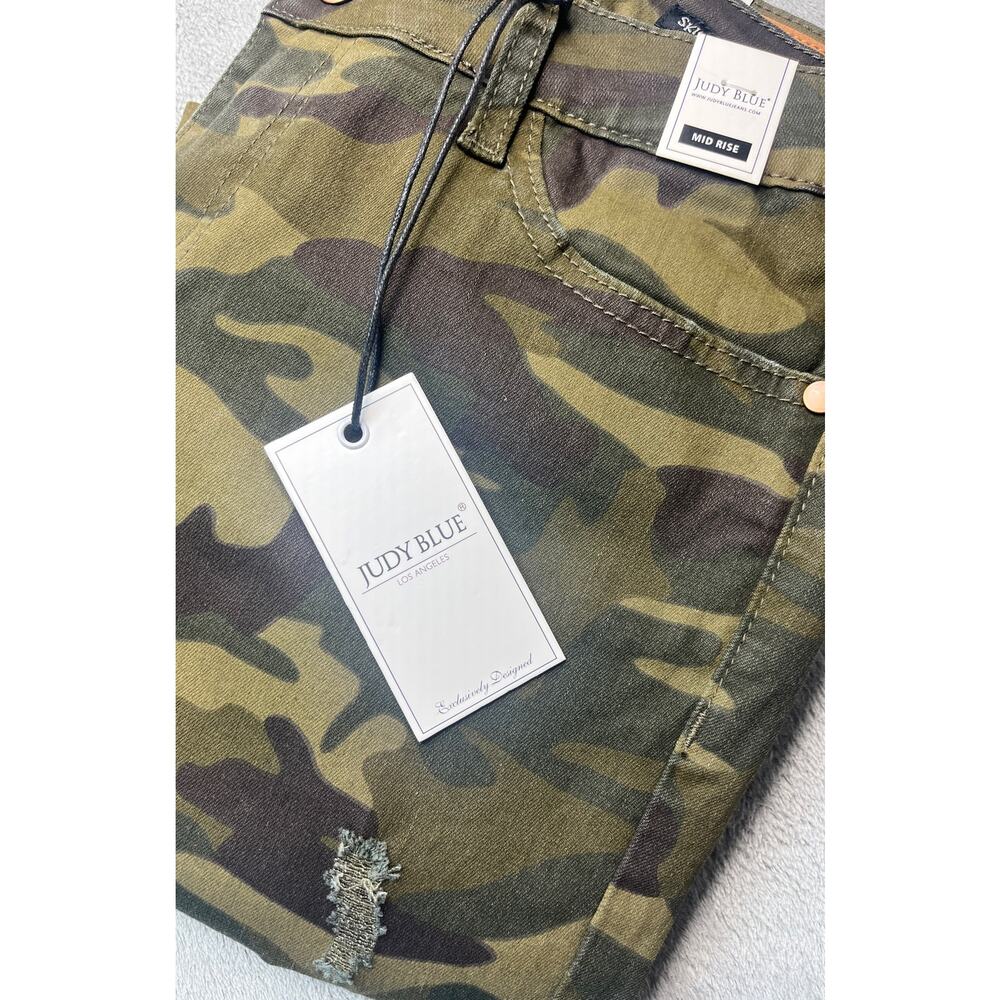 Judy Blue Women’s NWT Sz 11/30 Mid Rise Camo Jeans Distressed Skinny Stretch